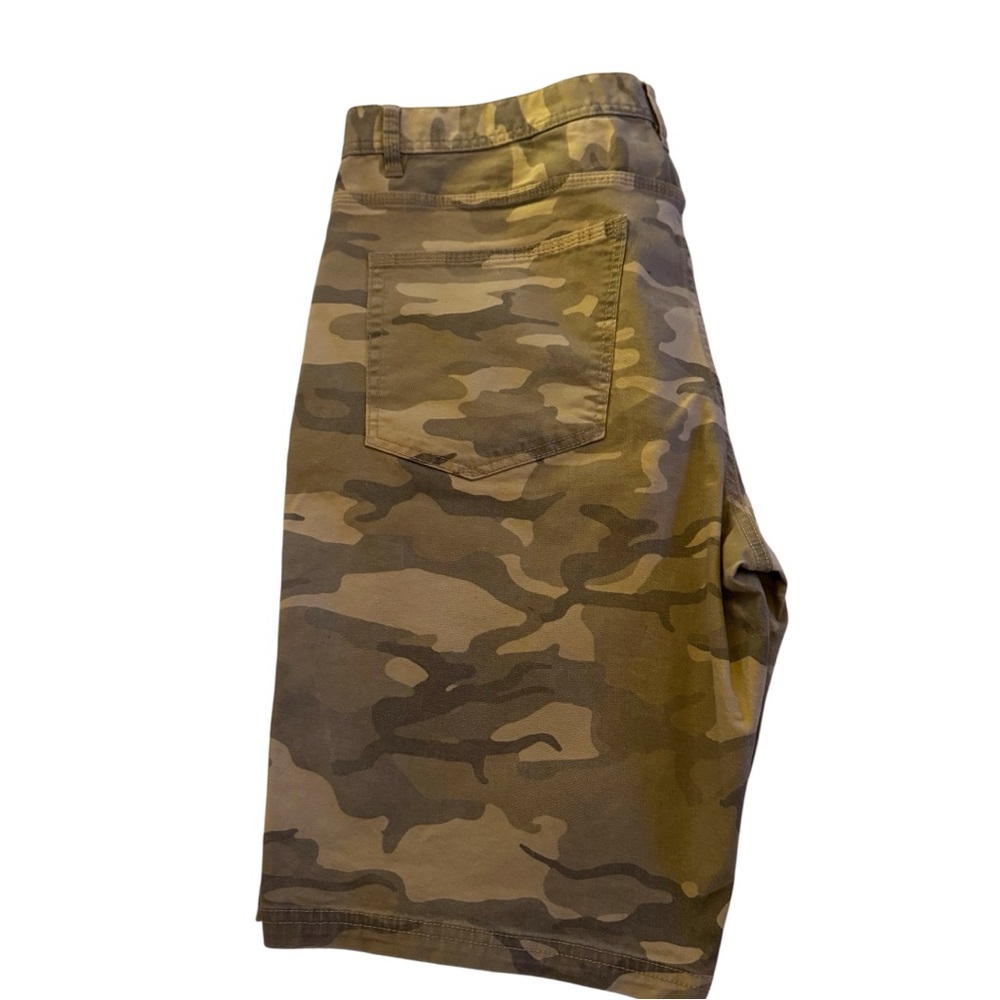 Men’s NWOT Divided Camouflage 36W Shorts - Picture 3 of 5